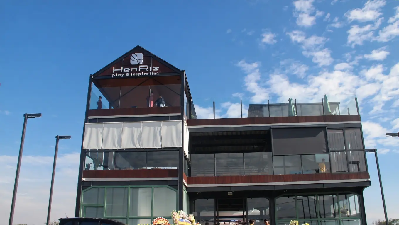 HenRiz — Resto Kafe Playground Bojongsoang